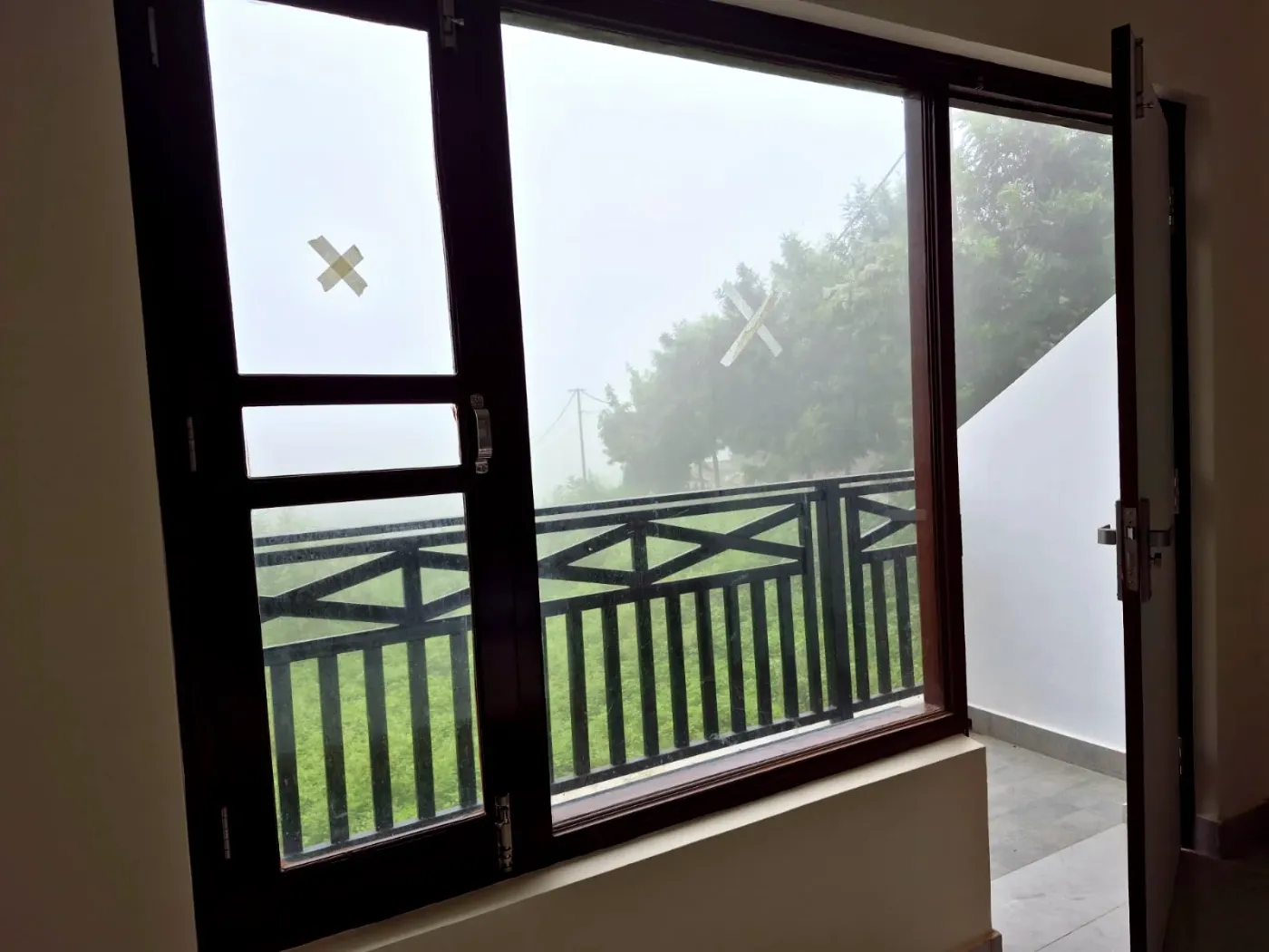 Balcony window